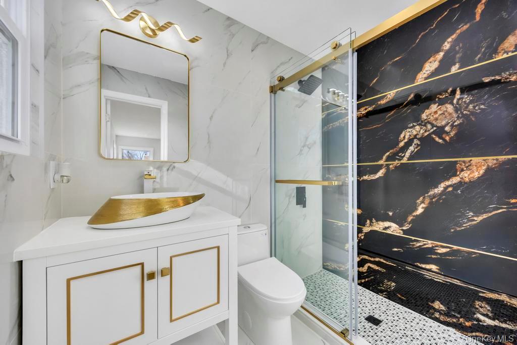 7 Suzanne Lane, Bethpage, NY 11714