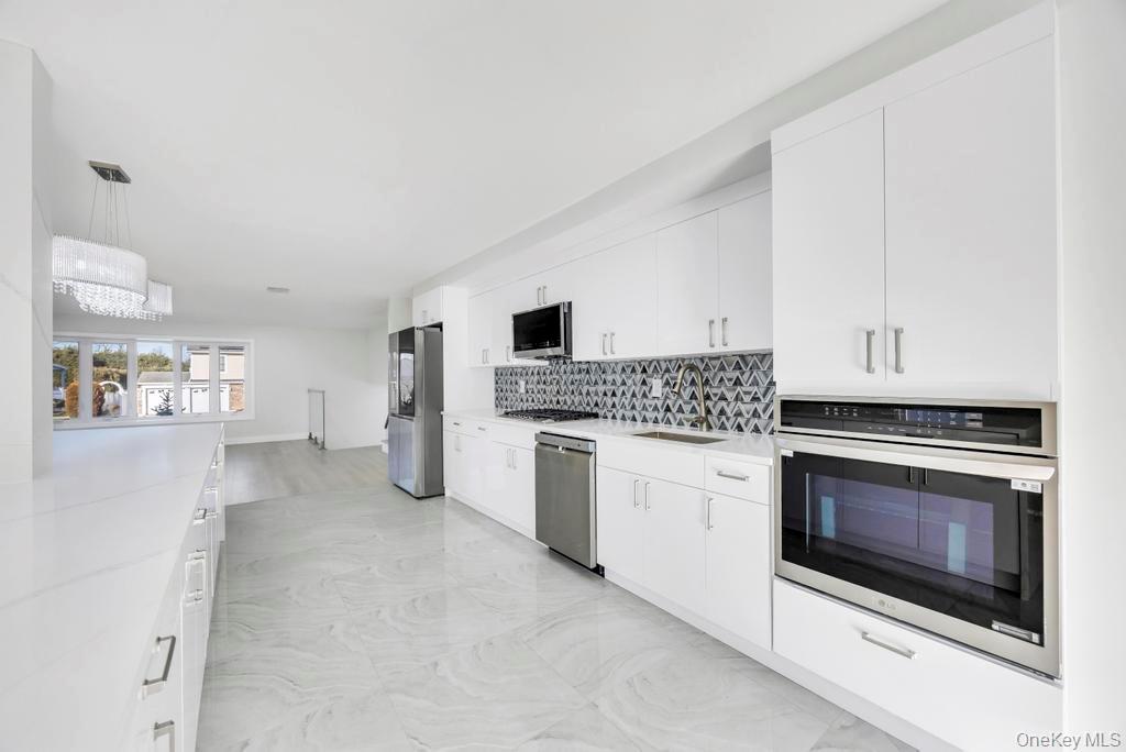 7 Suzanne Lane, Bethpage, NY 11714