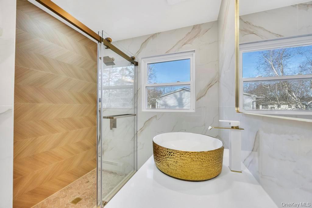 7 Suzanne Lane, Bethpage, NY 11714