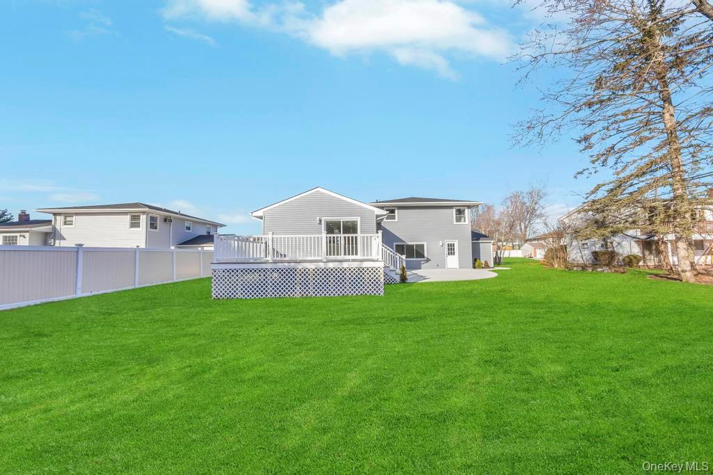 7 Suzanne Lane, Bethpage, NY 11714