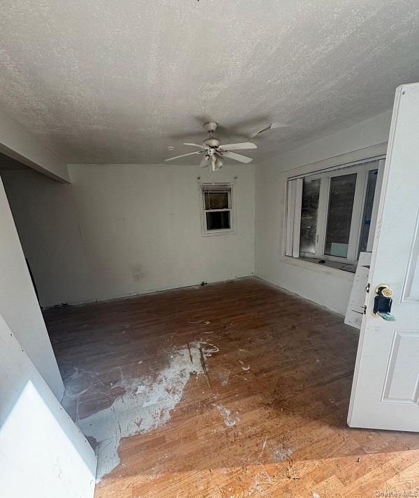 20 Somerset Road N, Amityville, NY 11701