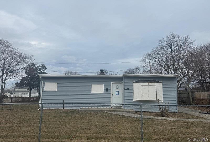 20 Somerset Road N, Amityville, NY 11701