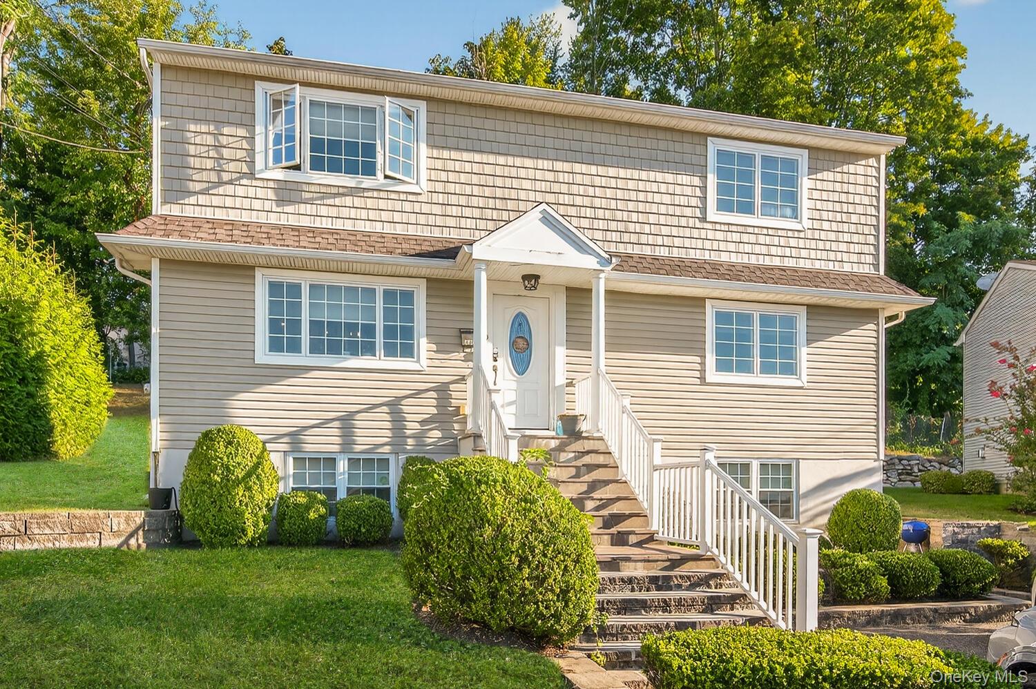 10 Lee Gray Court, Glen Cove, NY 11542