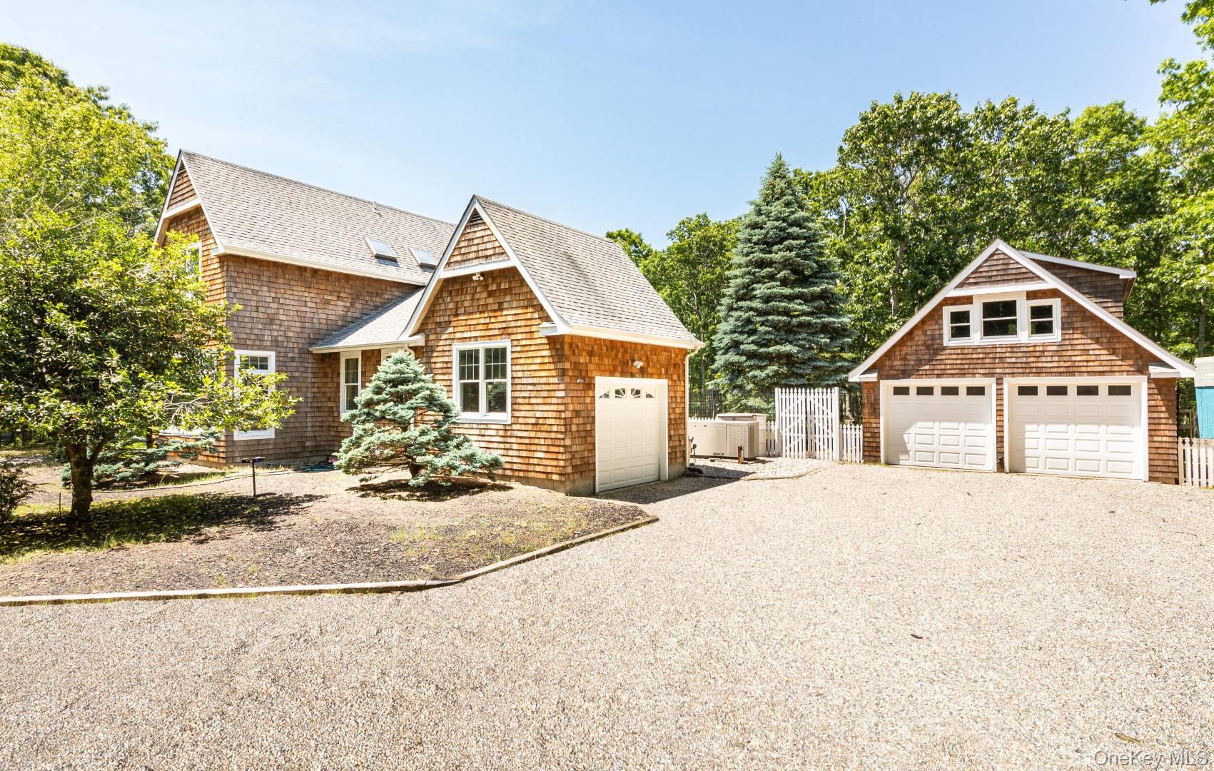 14 Hickory Court, East Hampton, NY 11937