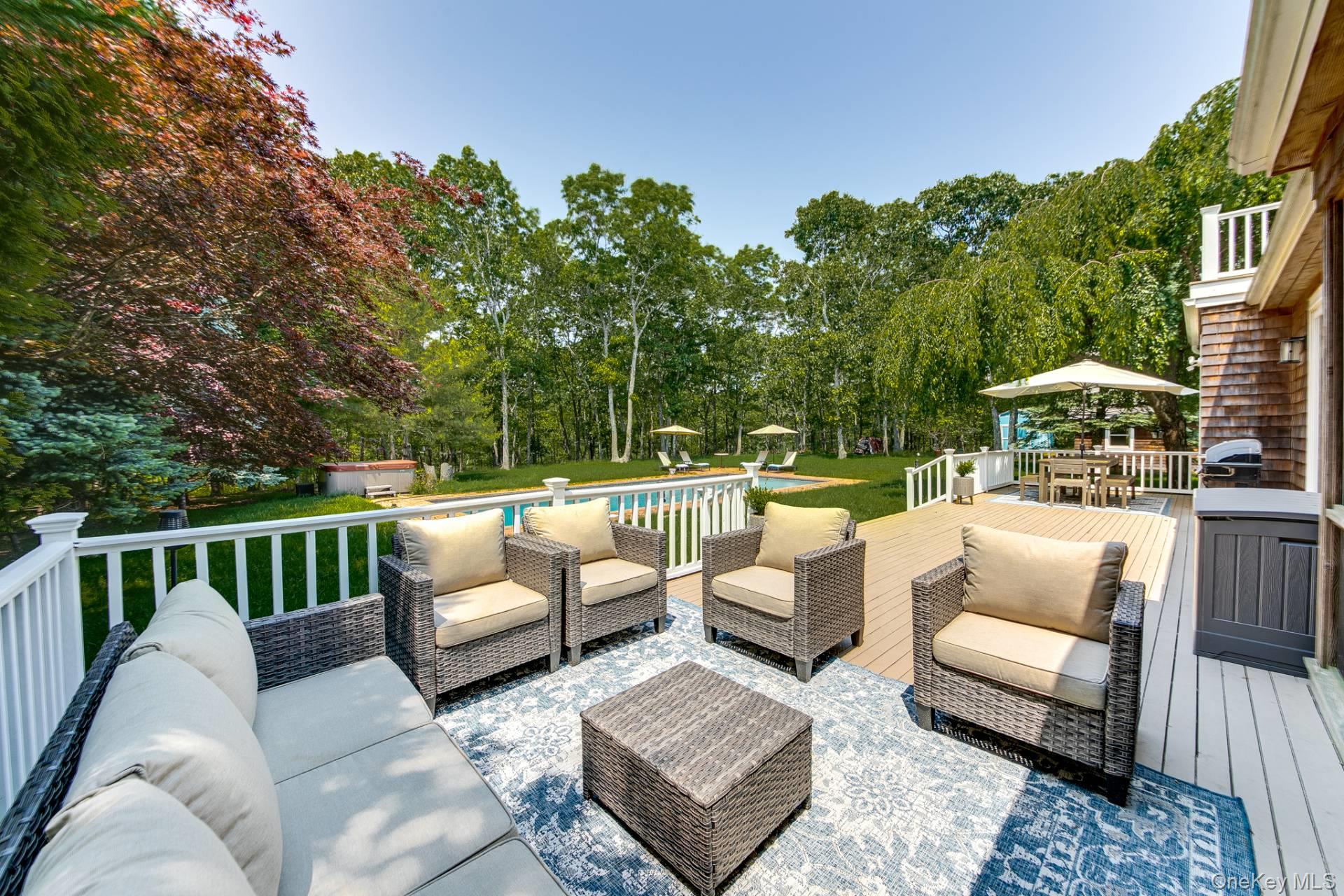 14 Hickory Court, East Hampton, NY 11937