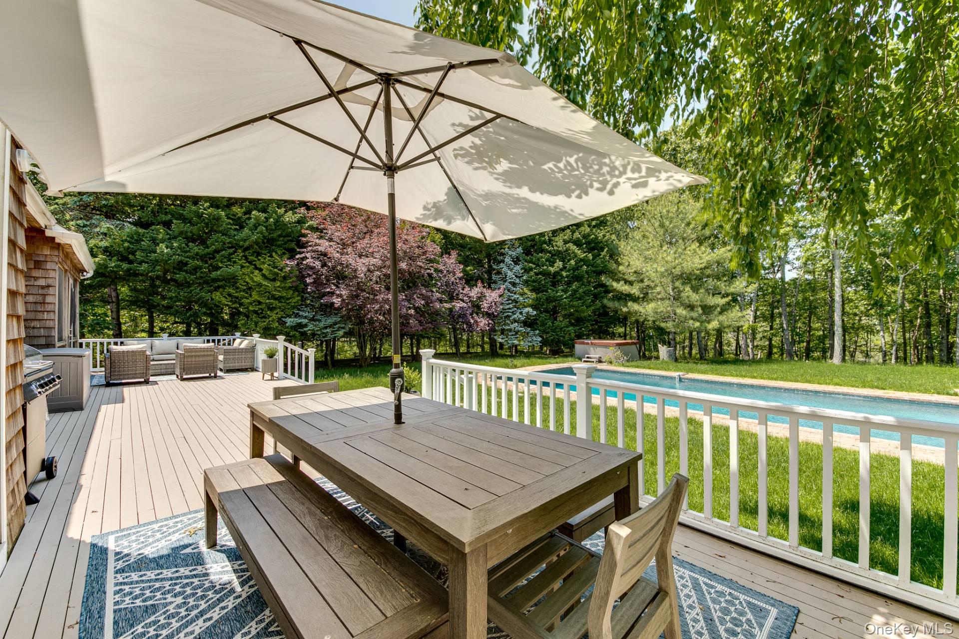 14 Hickory Court, East Hampton, NY 11937