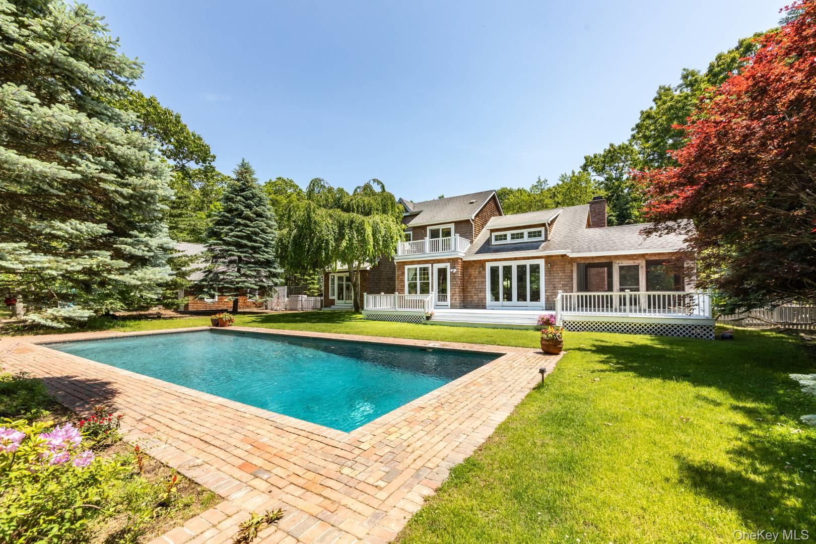 14 Hickory Court, East Hampton, NY 11937