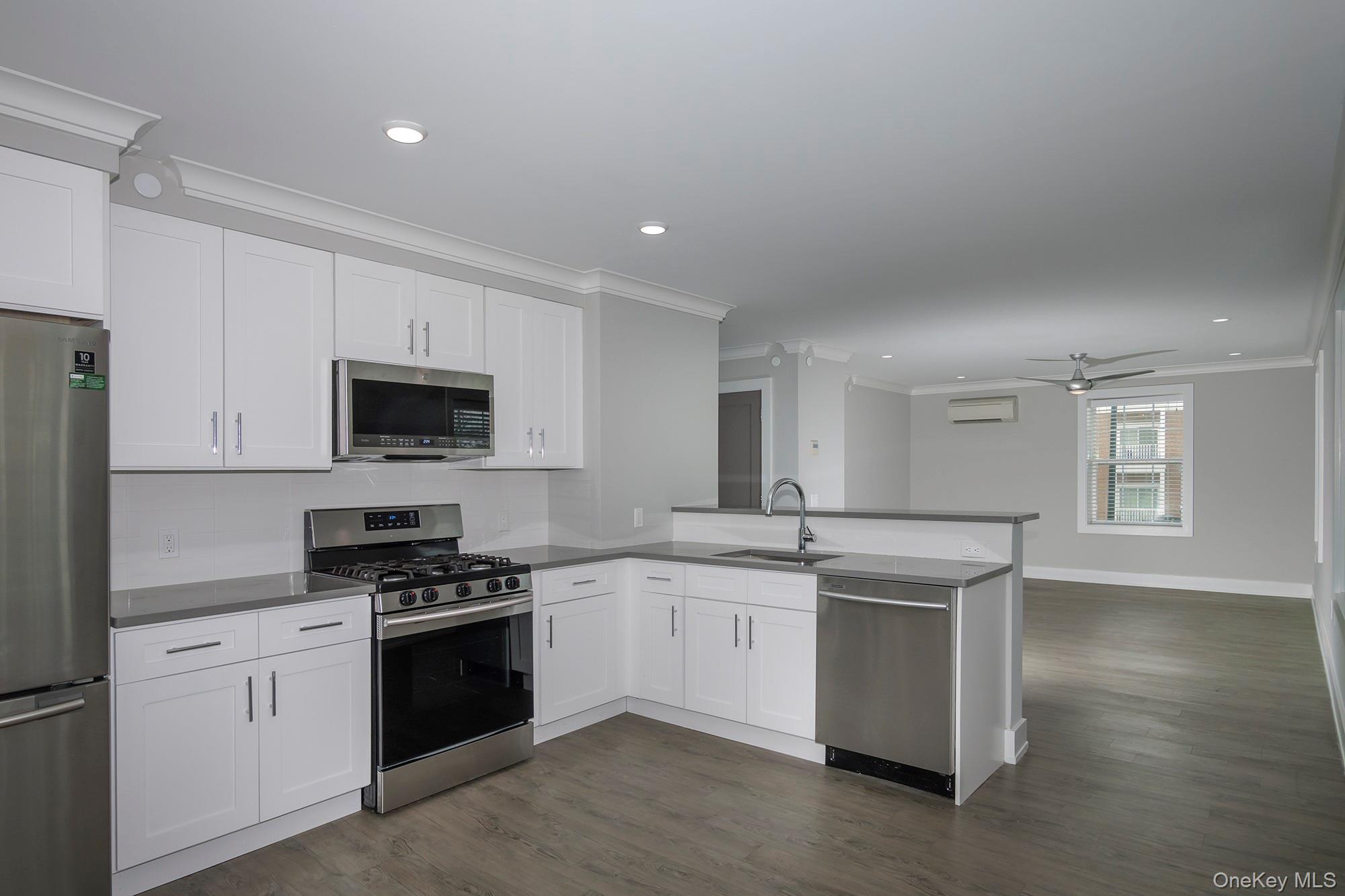 75 Circle Drive # 83-105, Central Islip, NY 11722