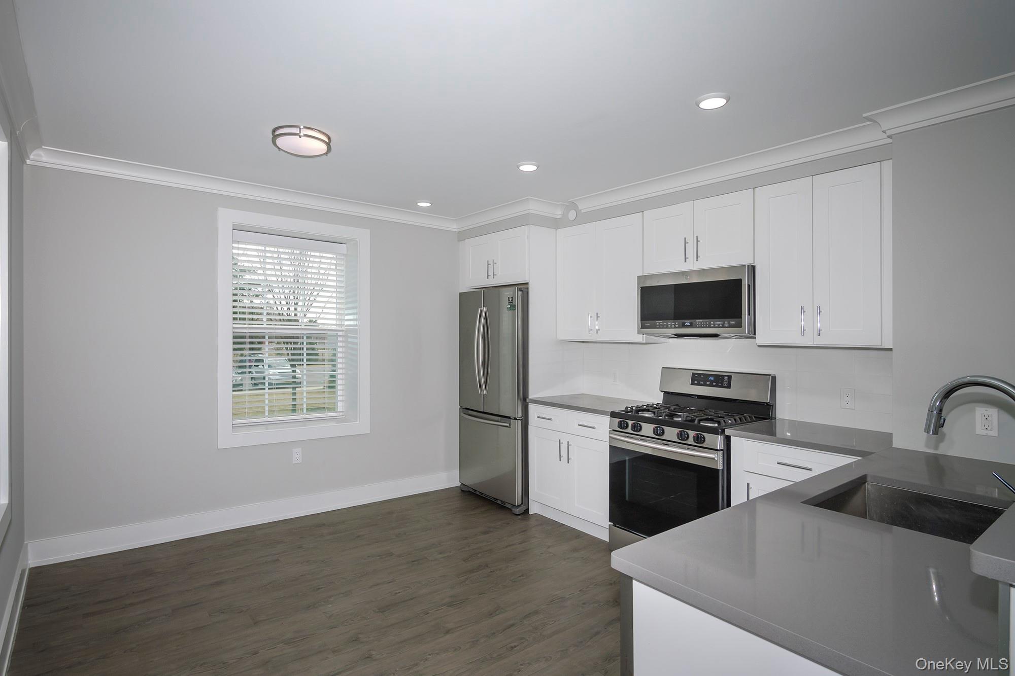 75 Circle Drive # 83-105, Central Islip, NY 11722