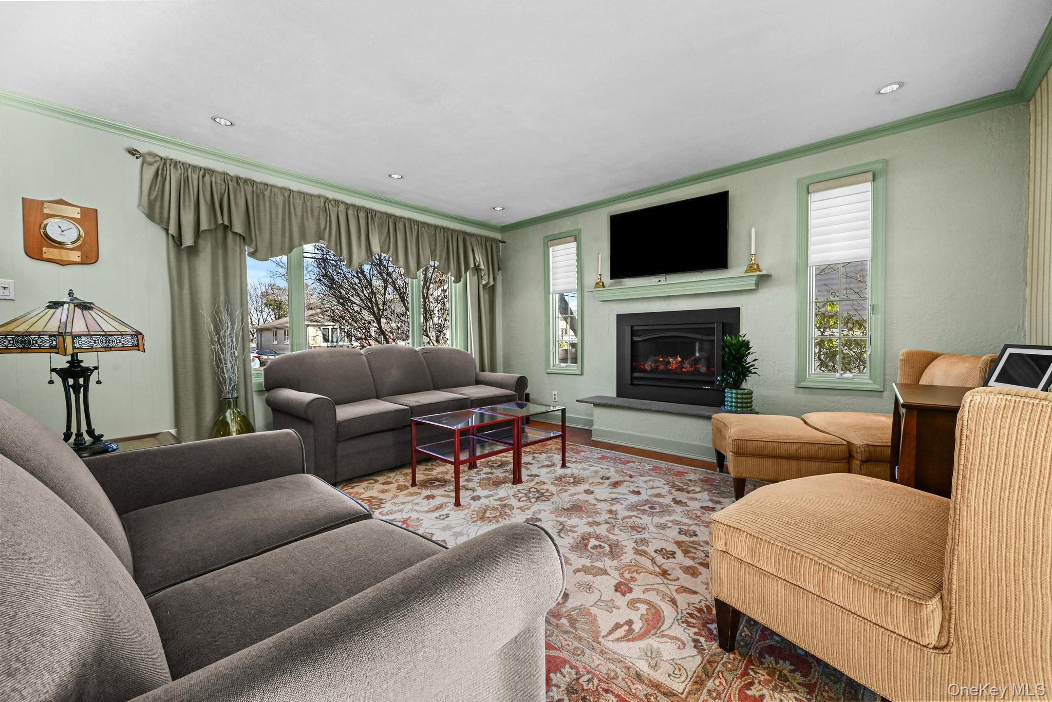 264 N Delaware Avenue, Massapequa, NY 11758