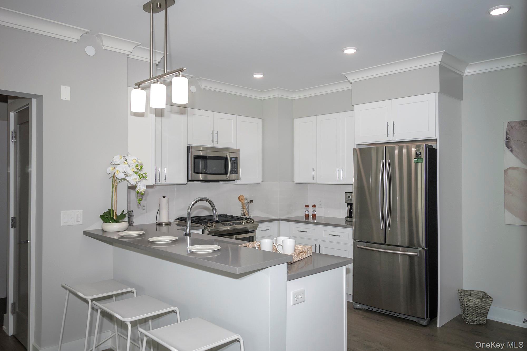 75 Circle Drive # 90-306, Central Islip, NY 11722