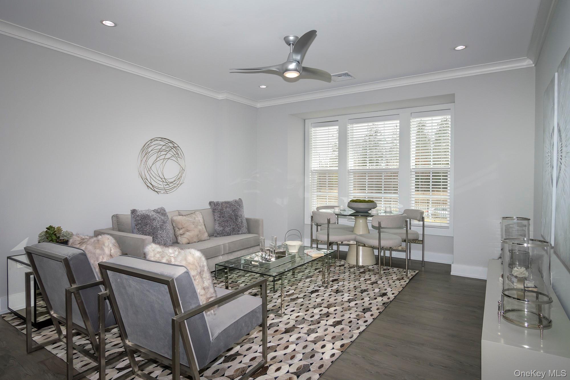 75 Circle Drive # 91-205, Central Islip, NY 11722