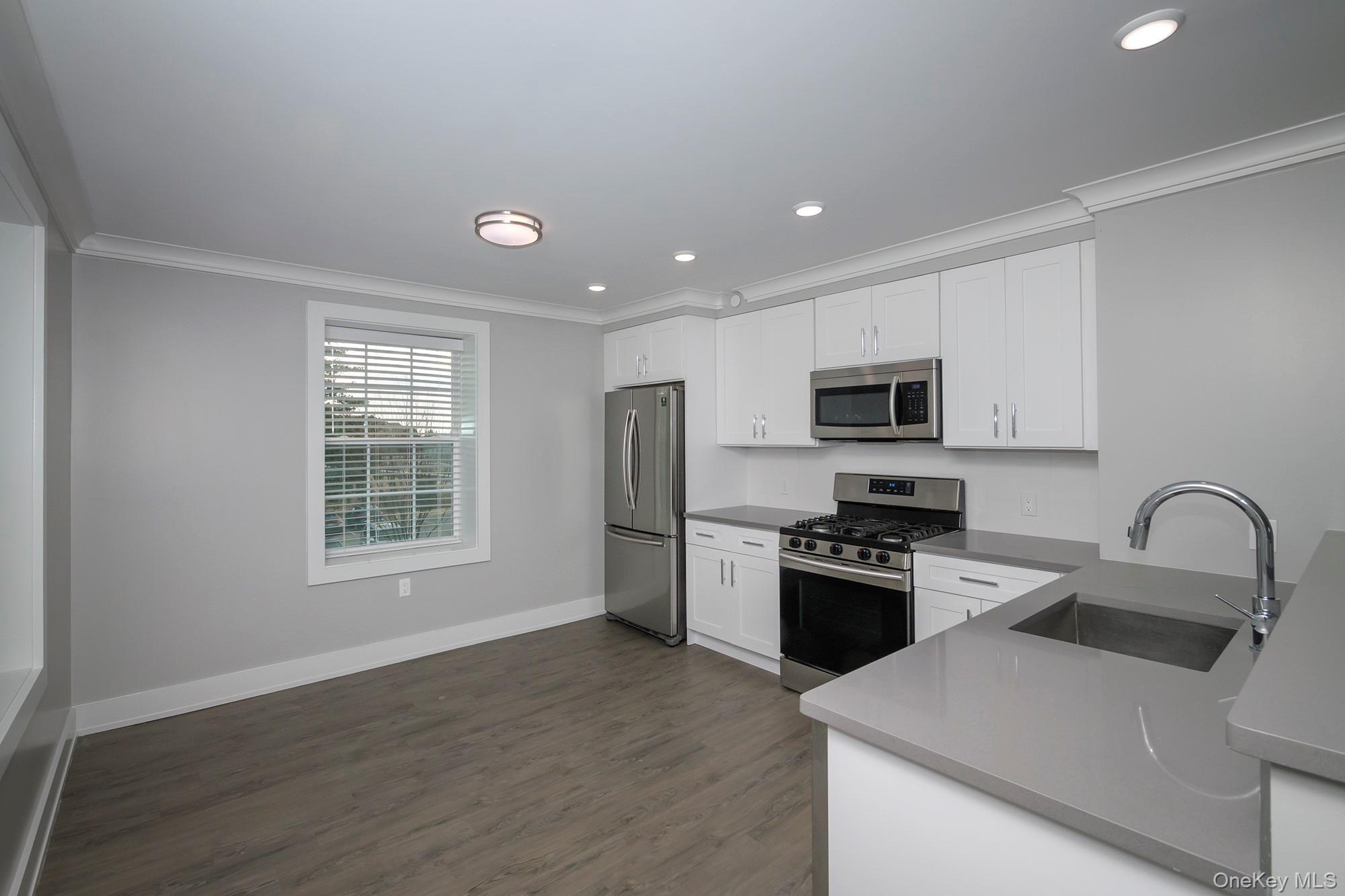 75 Circle Drive # 93-205, Central Islip, NY 11722