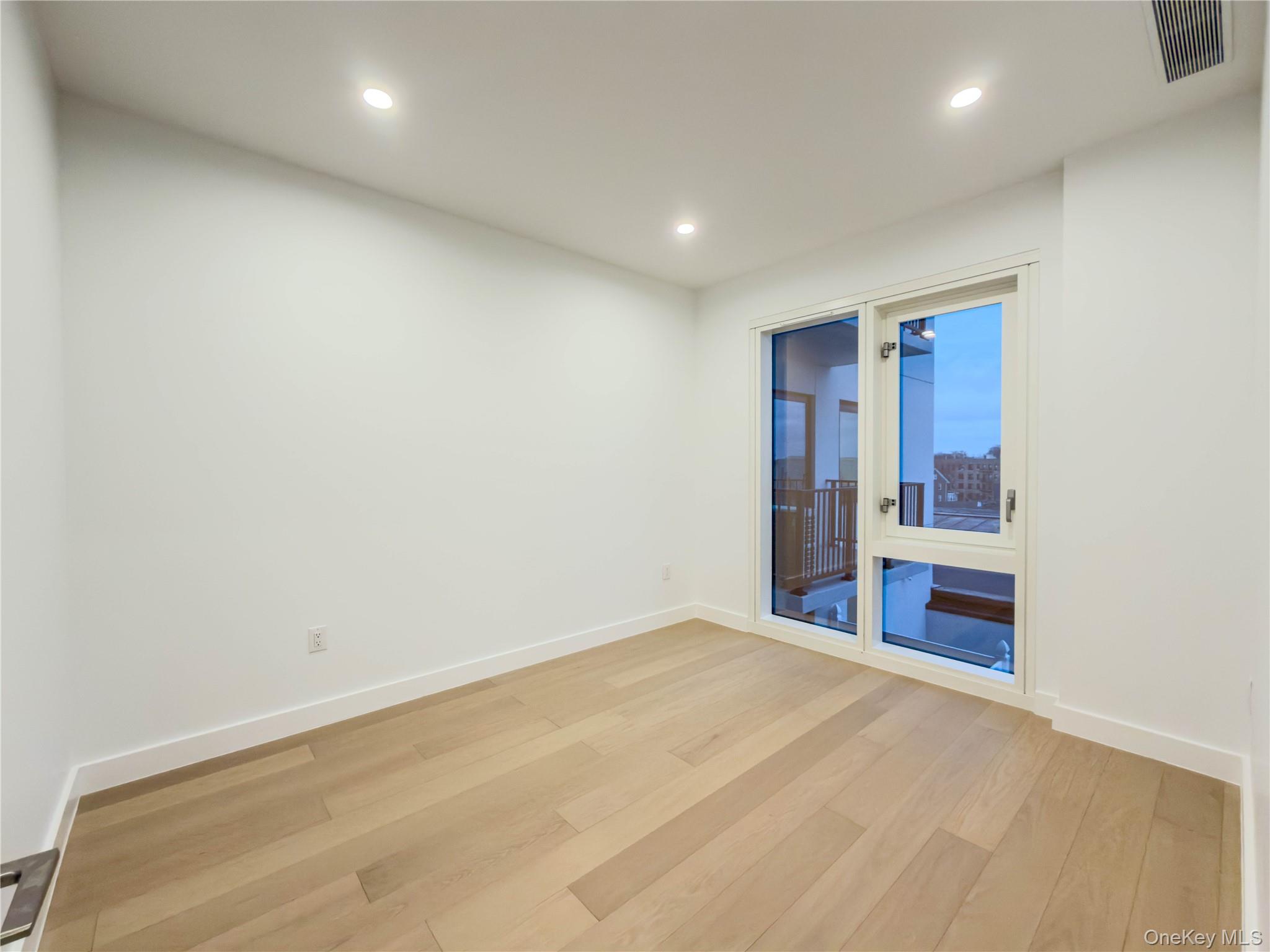 150-02 Northern Blvd # 4C, Flushing, NY 11354
