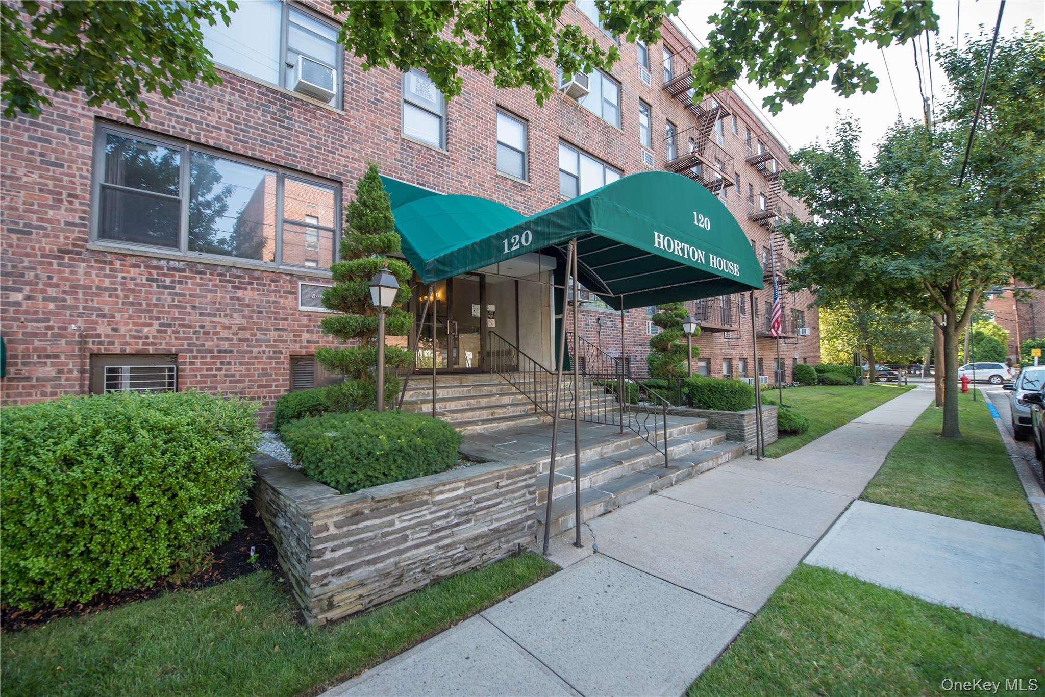 120 Horton Highway # A1, Mineola, NY 11501