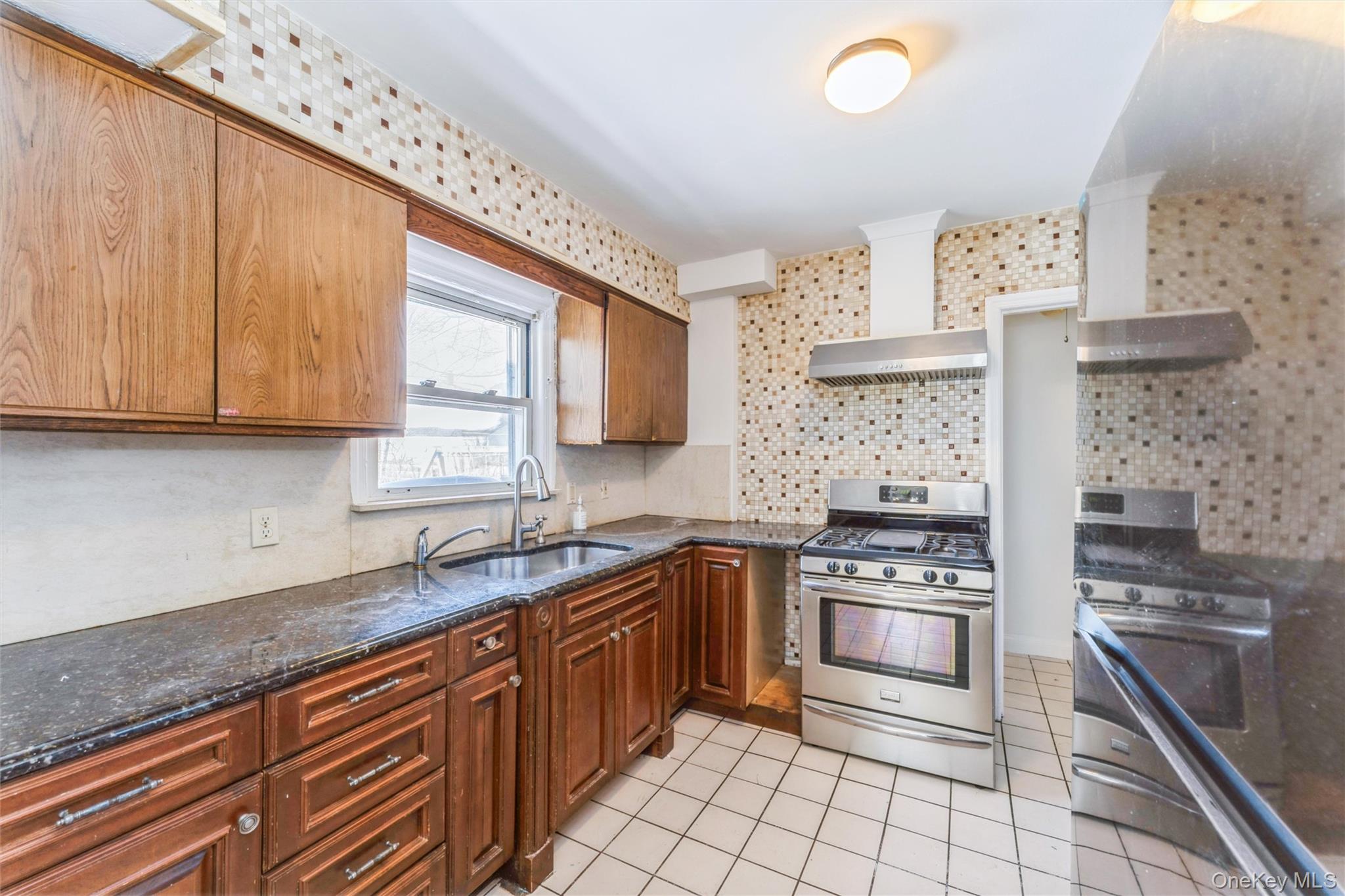 12 Taylor Place, Hempstead, NY 11550