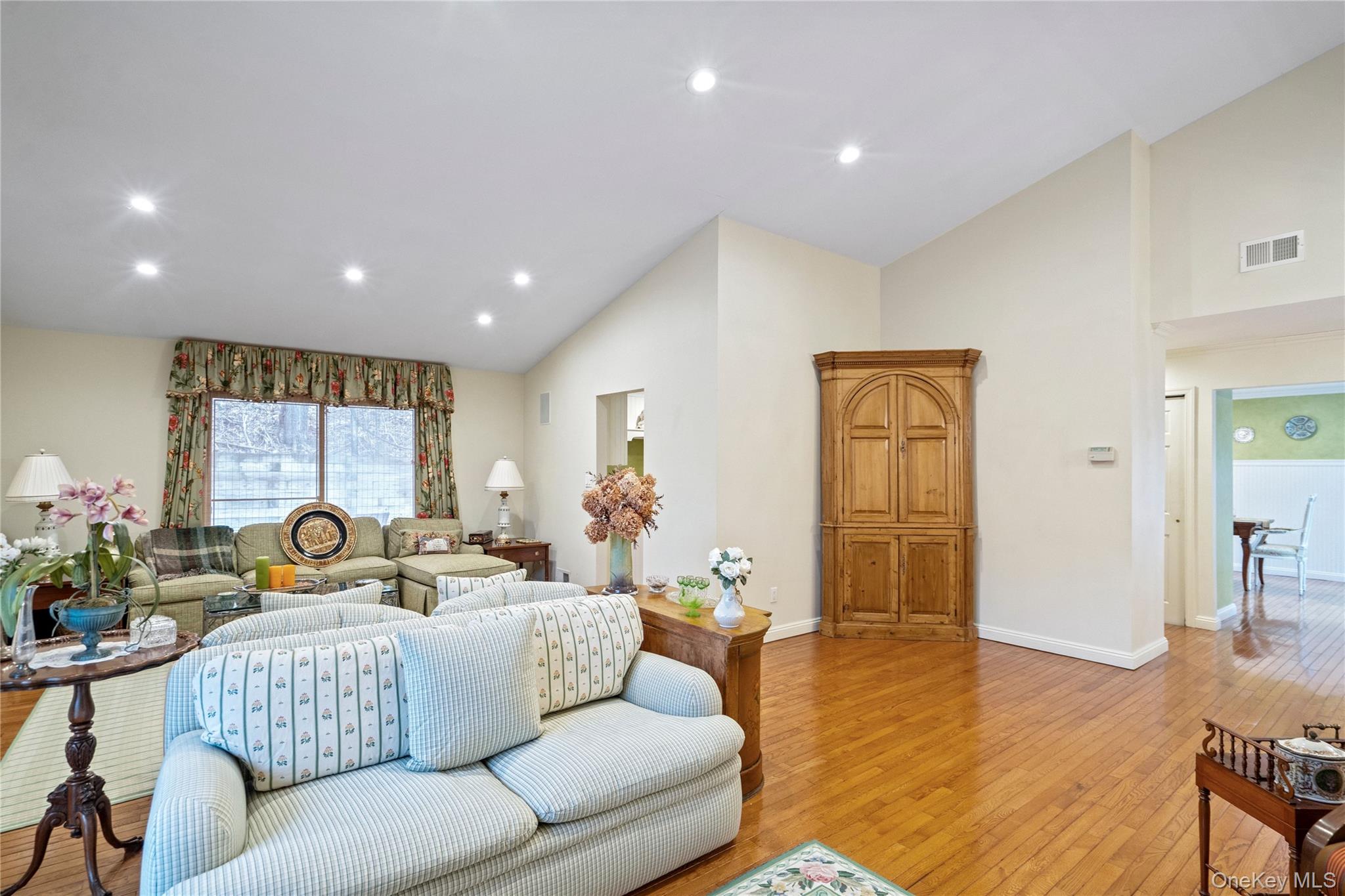 260 Vista Drive # 260, Jericho, NY 11753