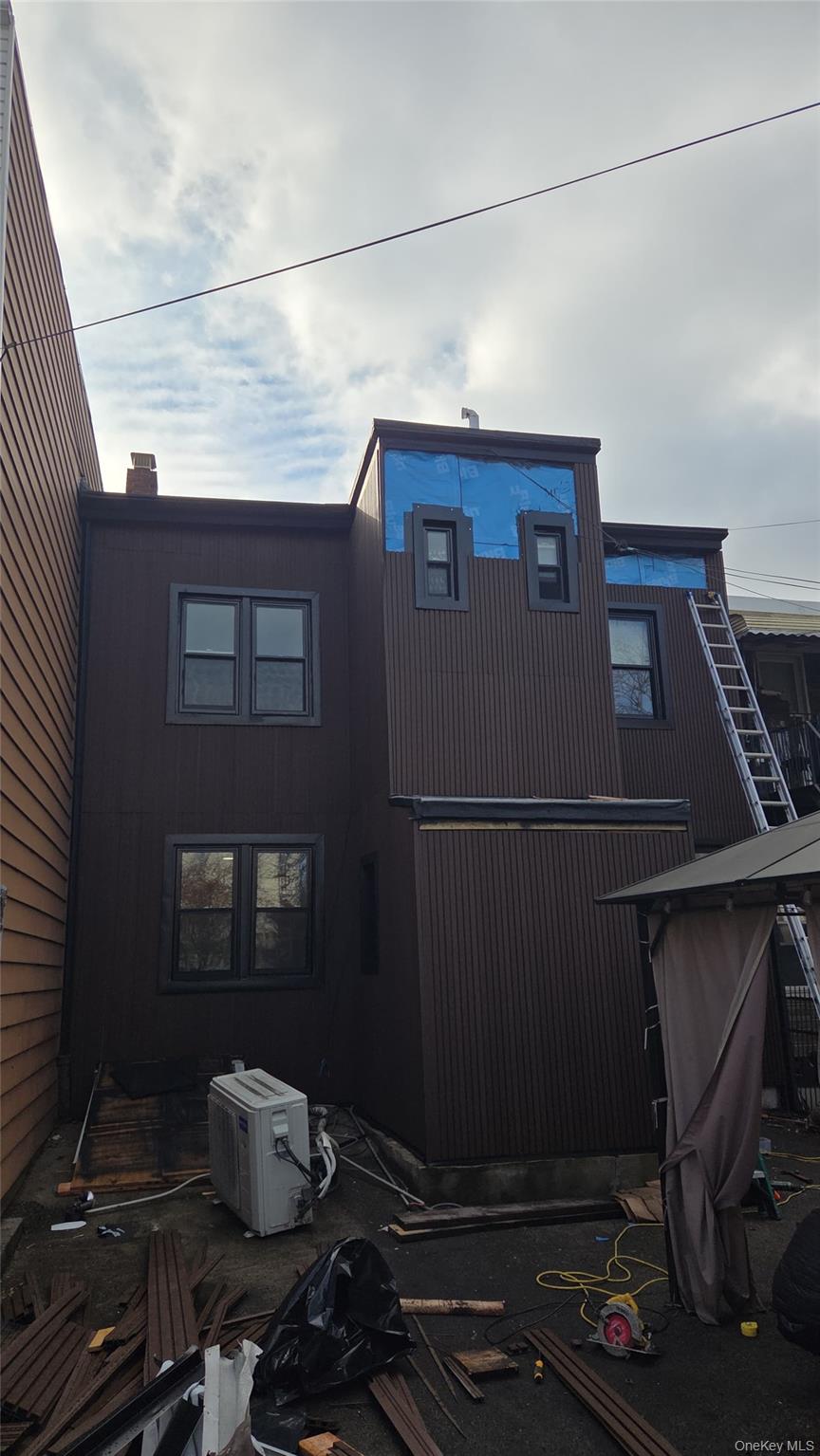 6089 54th Street, Maspeth, NY 11378