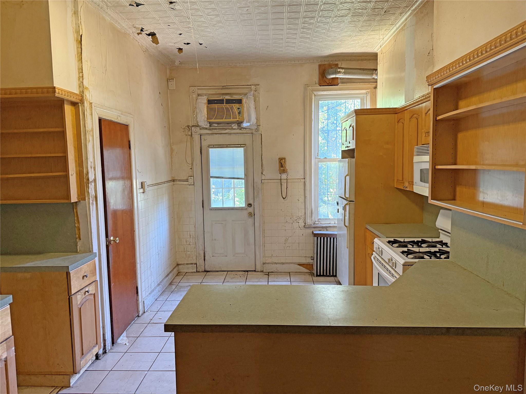 68-09 60th Street, Ridgewood, NY 11385