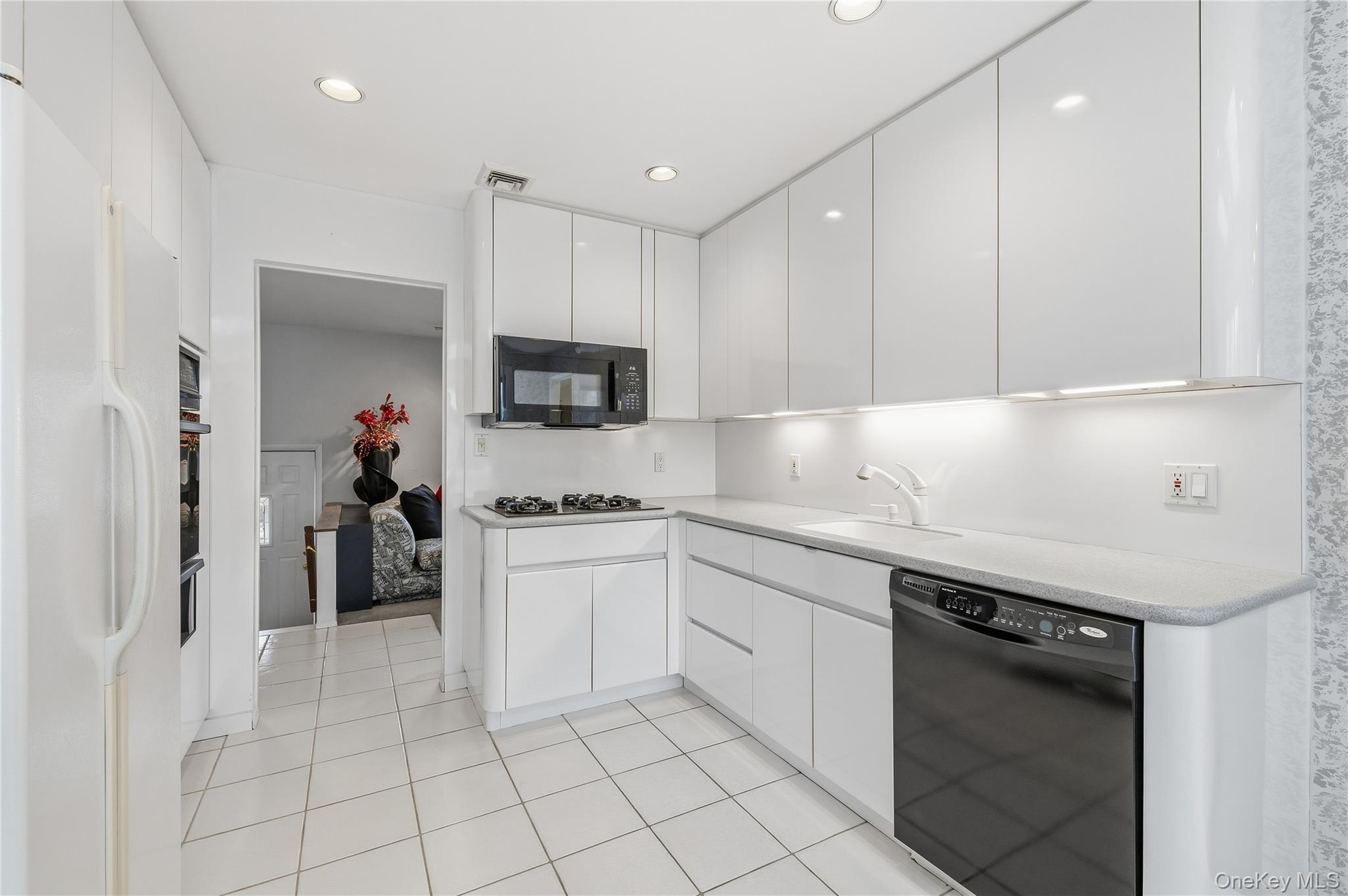 20 Steuben Drive, Oyster Bay, NY 11753