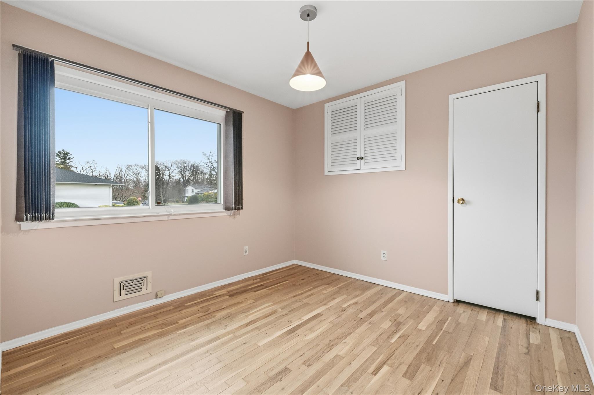 20 Steuben Drive, Oyster Bay, NY 11753