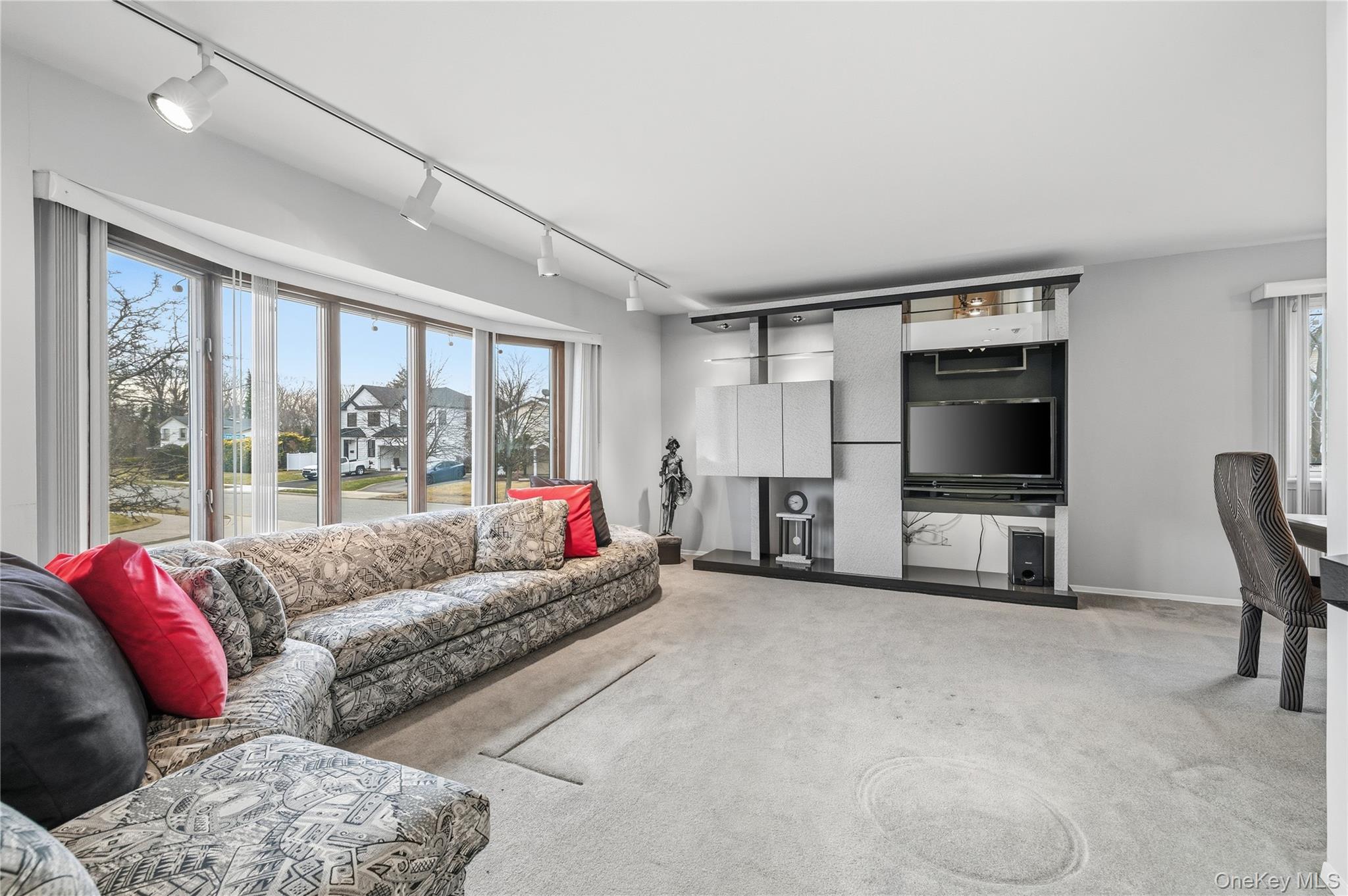 20 Steuben Drive, Oyster Bay, NY 11753