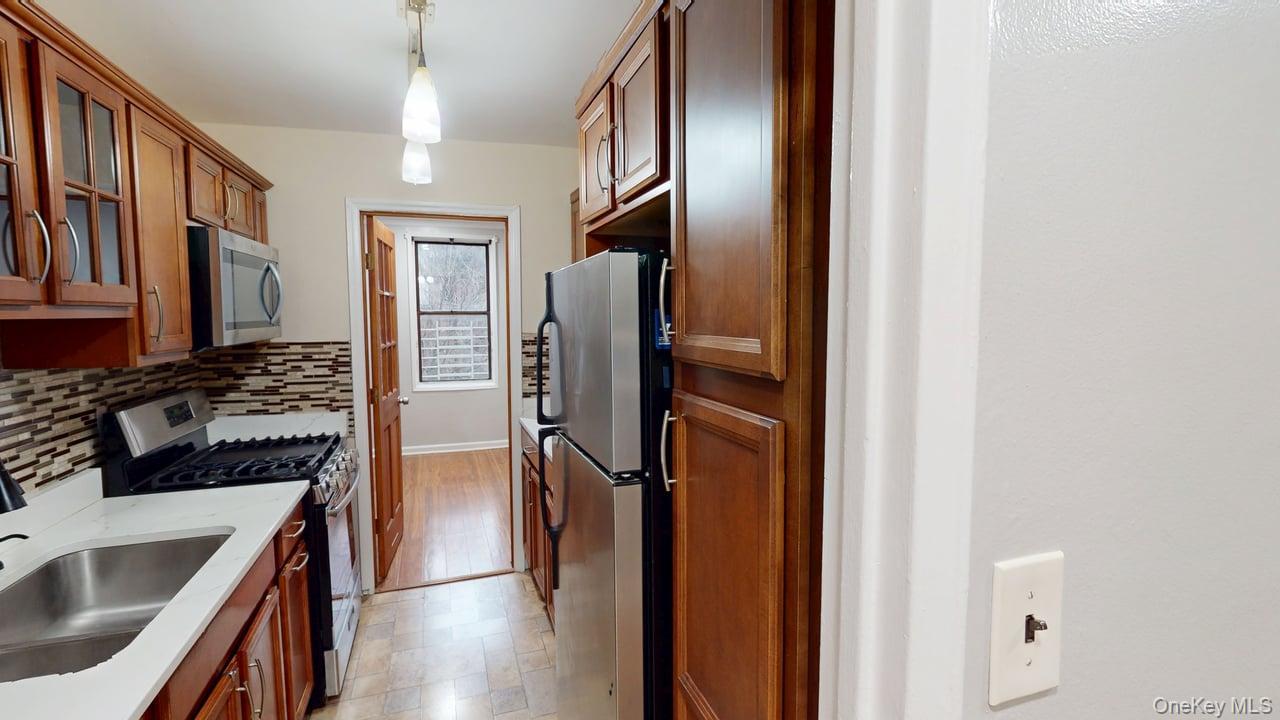 678 Warburton # 6B, Yonkers, NY 10701