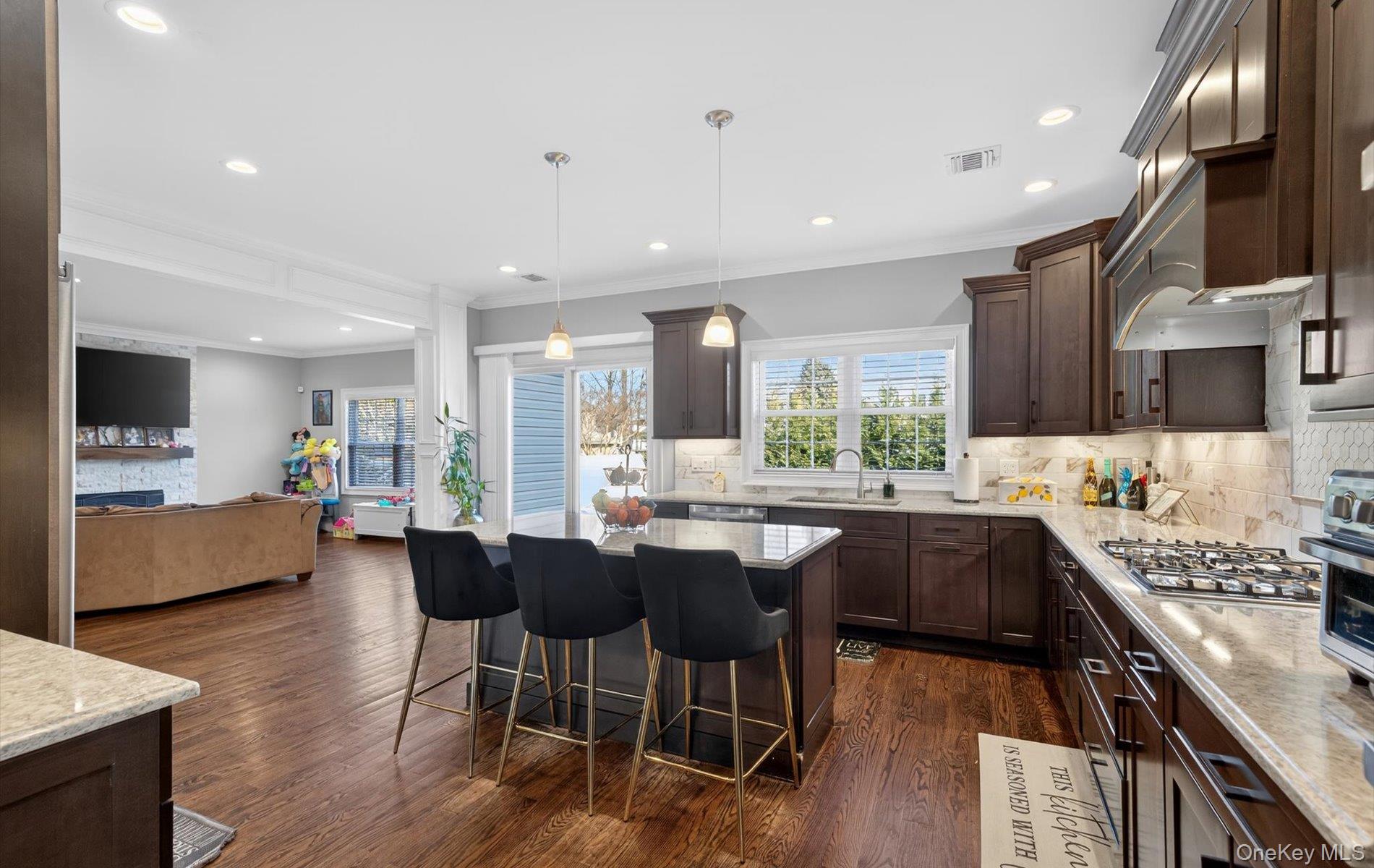 805 Pine Place, Bellmore, NY 11710