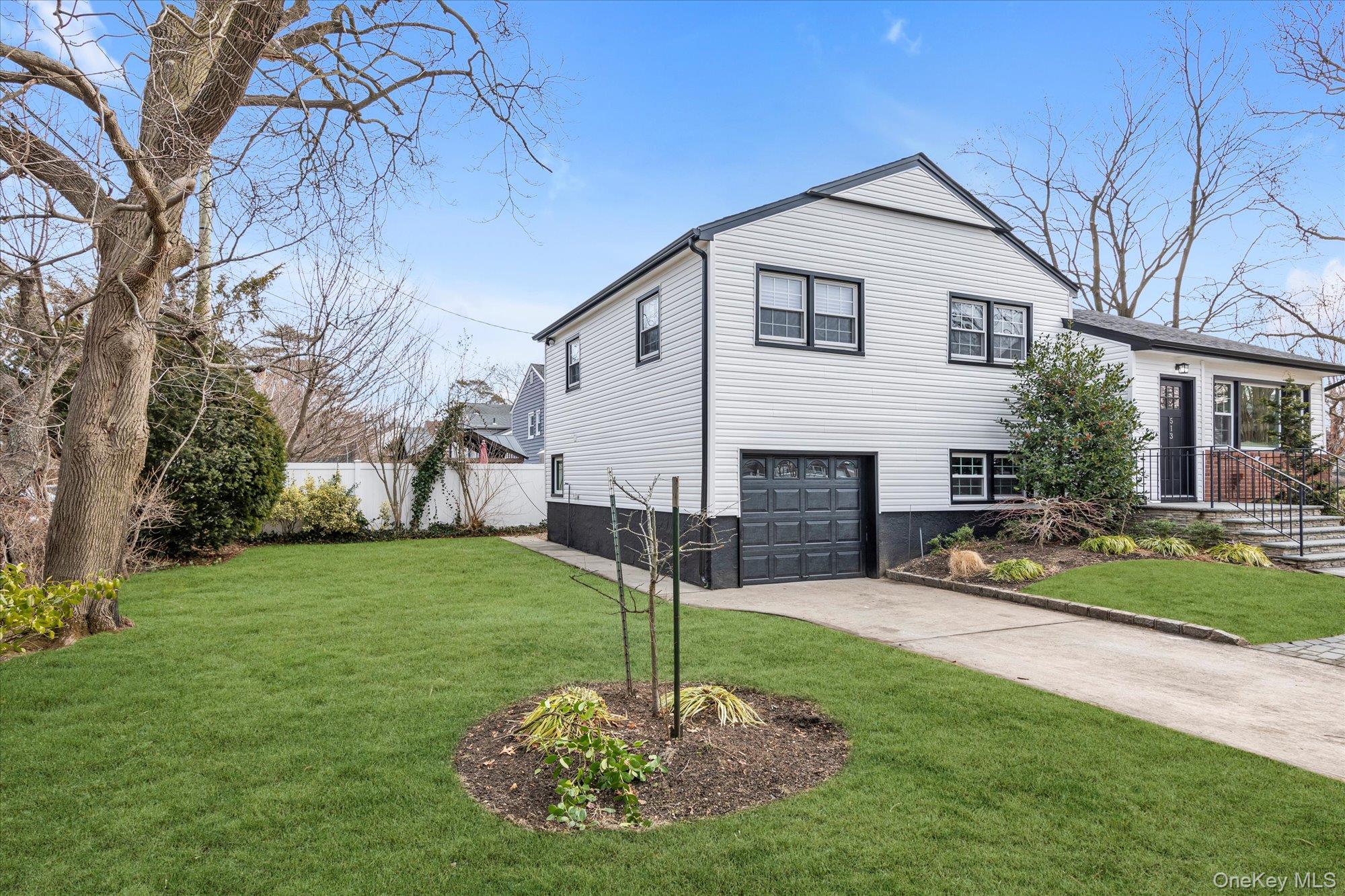 513 Dee Court, East Meadow, NY 11554