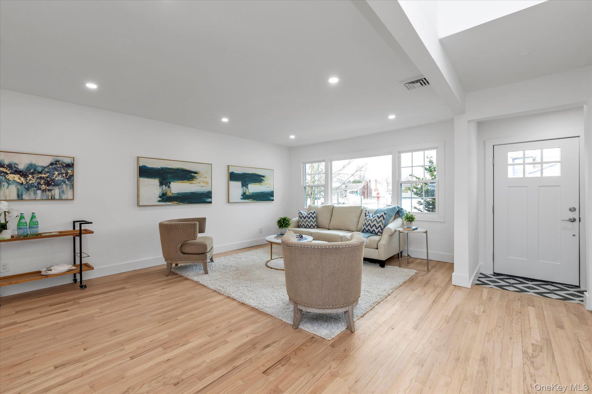 513 Dee Court, East Meadow, NY 11554