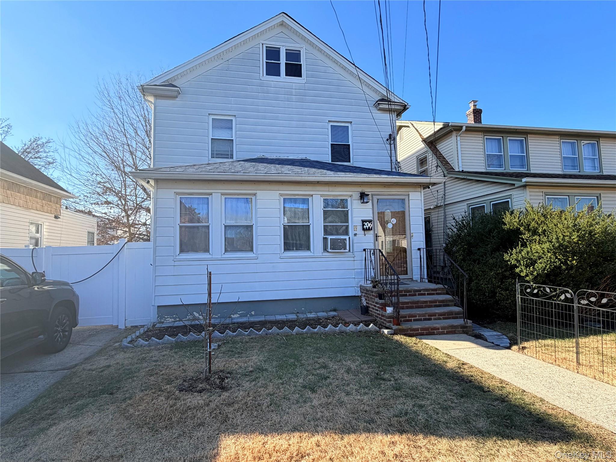 206 Cherry Lane # 2nd Fl, Floral Park, NY 11001