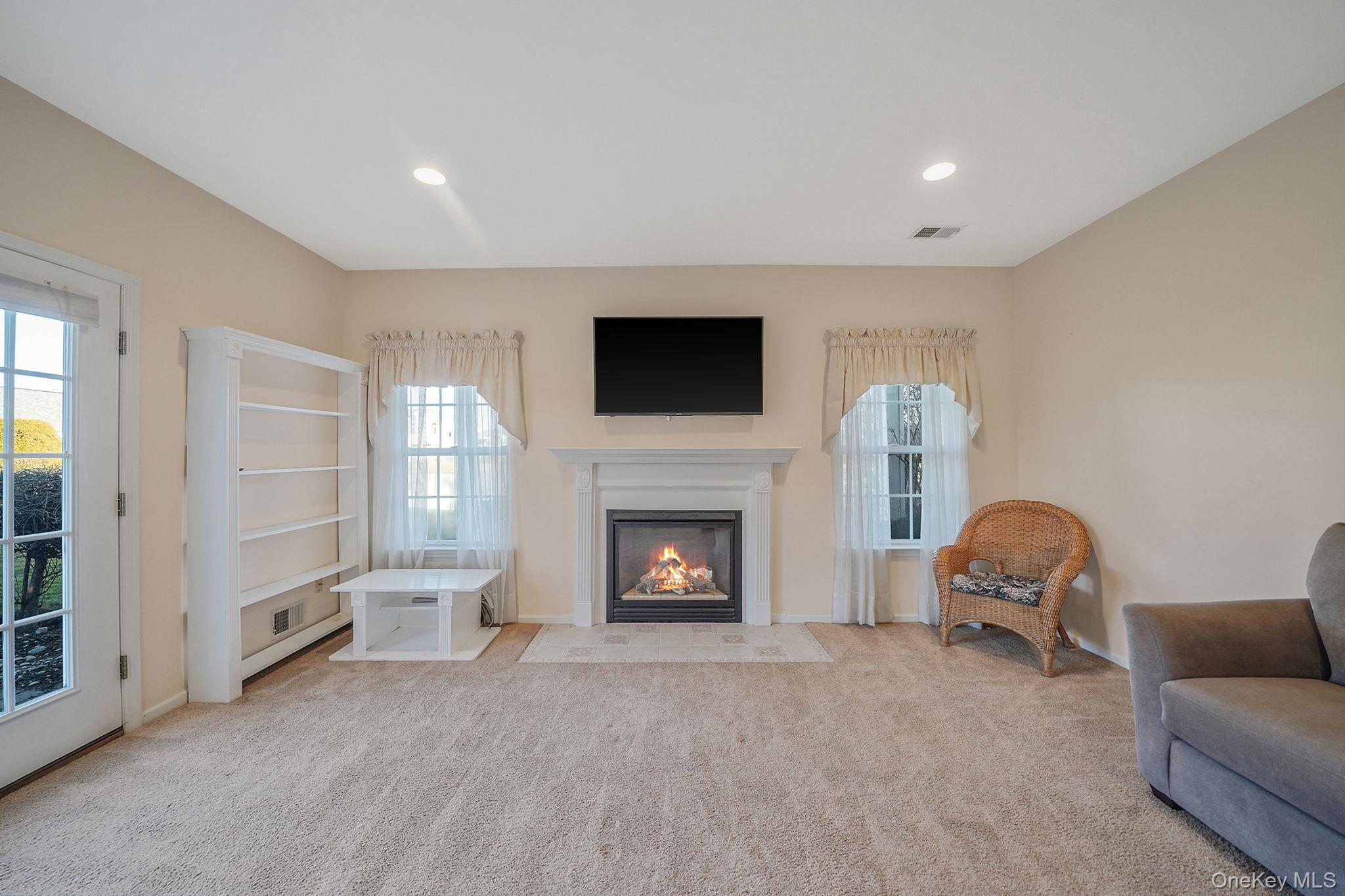 554 Mirror Pond Court, Moriches, NY 11955