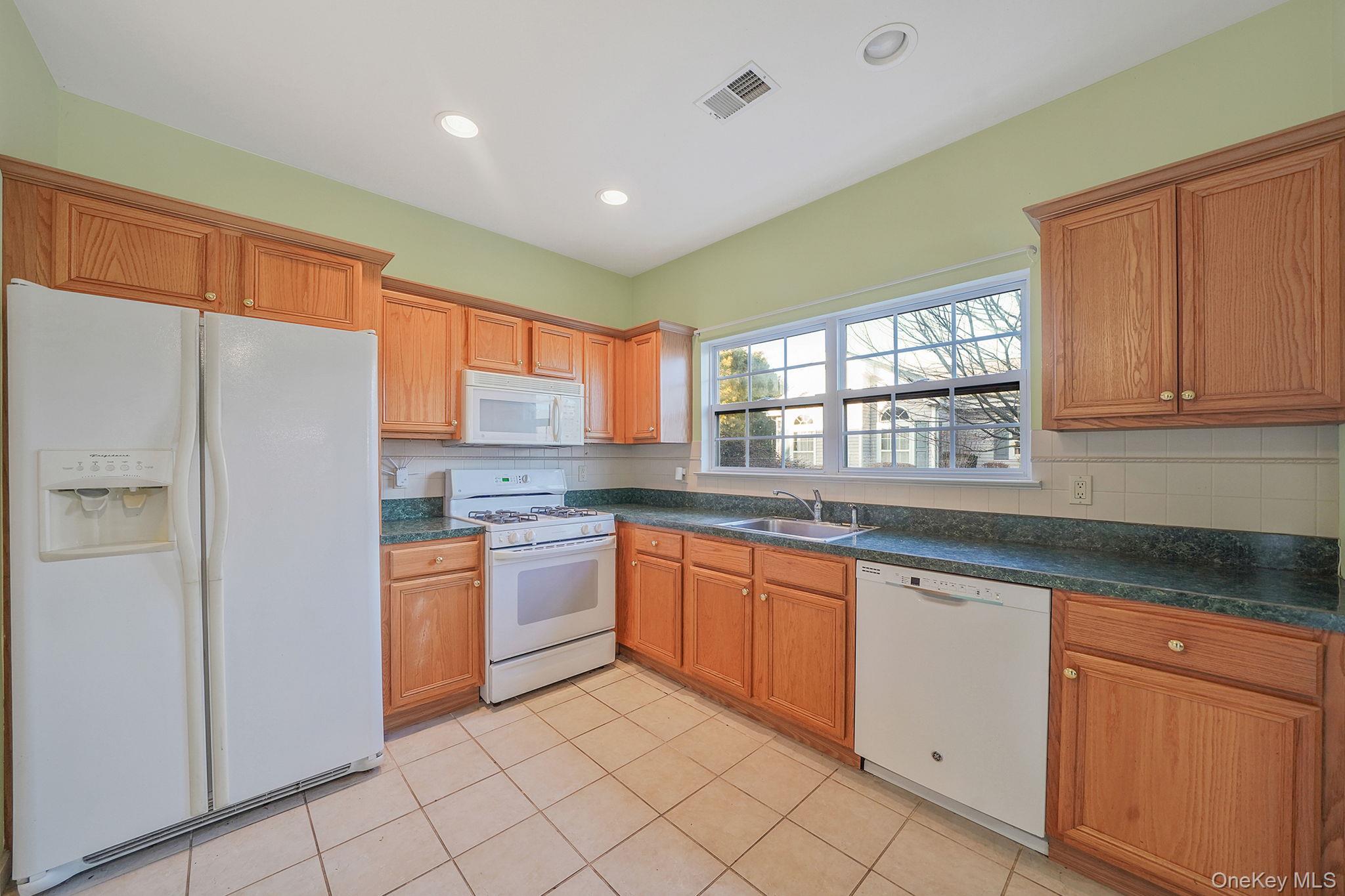 554 Mirror Pond Court, Moriches, NY 11955