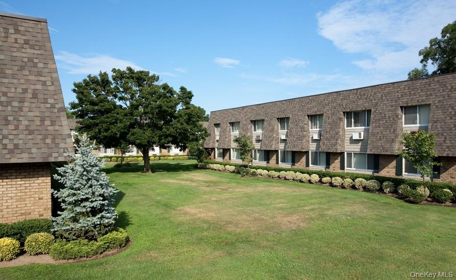 44 Philip Walk # PW44, West Babylon, NY 11704