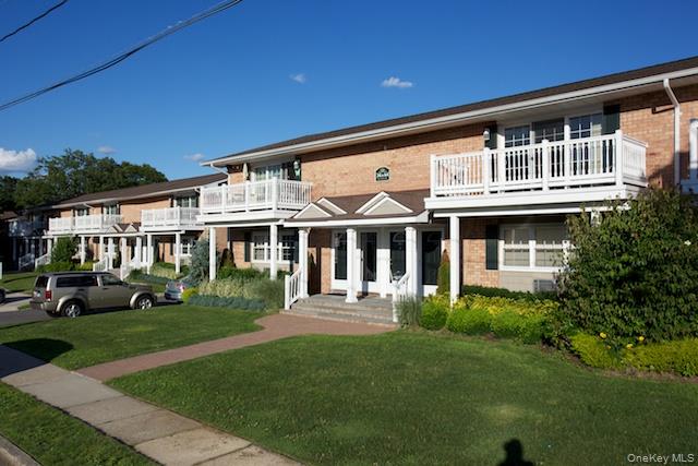 2 Claire Court # 81, West Babylon, NY 11704
