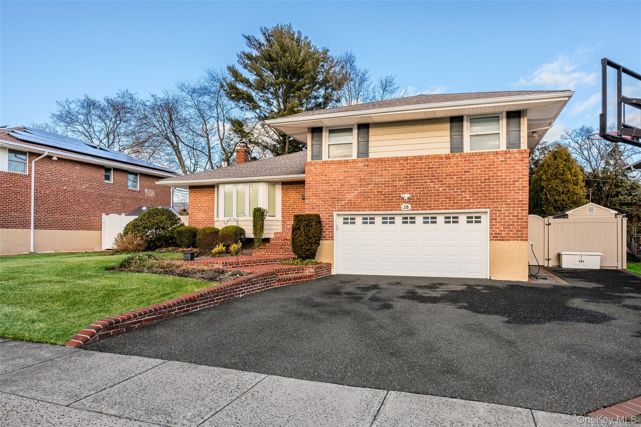 26 Glenwood Road, Plainview, NY 11803