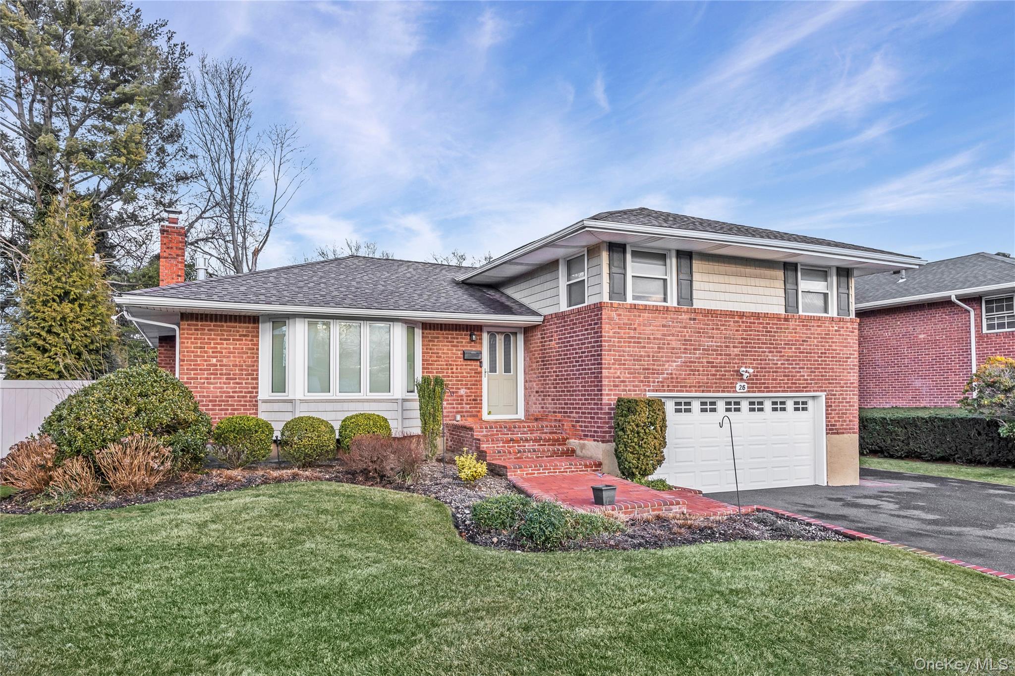 26 Glenwood Road, Plainview, NY 11803