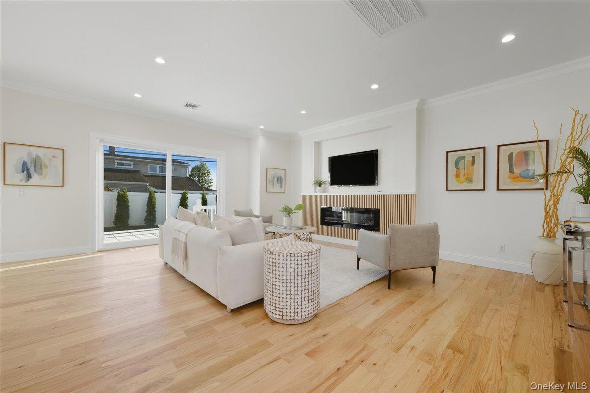 2 Jupiter Lane, Levittown, NY 11756