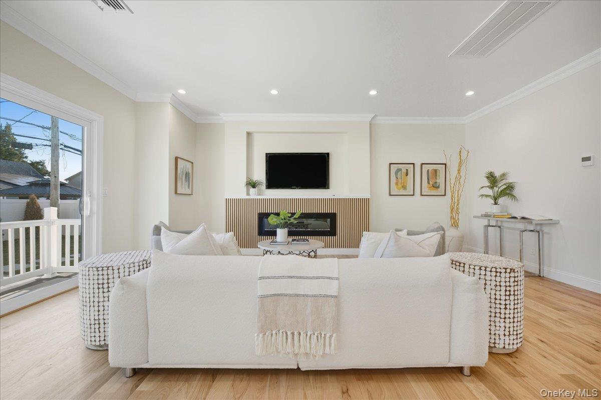 2 Jupiter Lane, Levittown, NY 11756