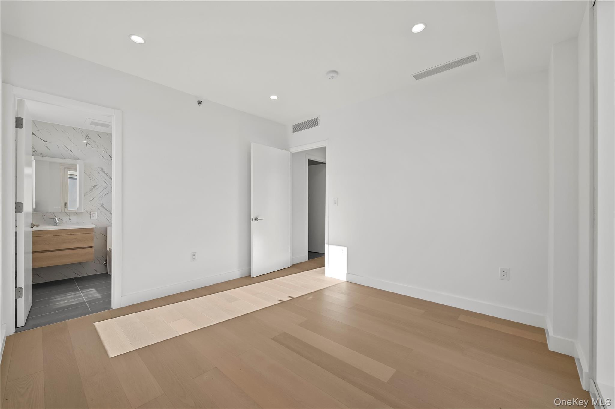 150-02 Northern Boulevard # 3A, Flushing, NY 11354