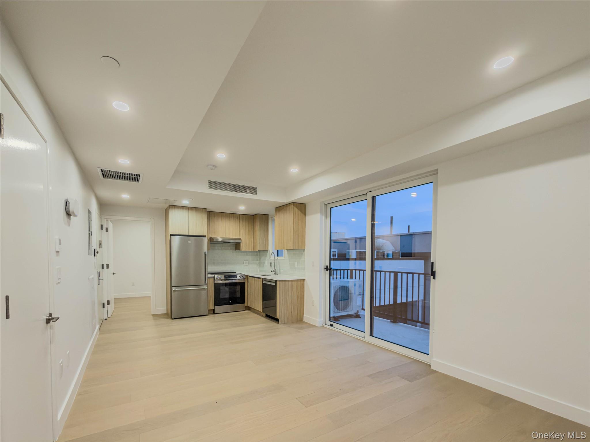 150-02 Northern Boulevard # 3A, Flushing, NY 11354