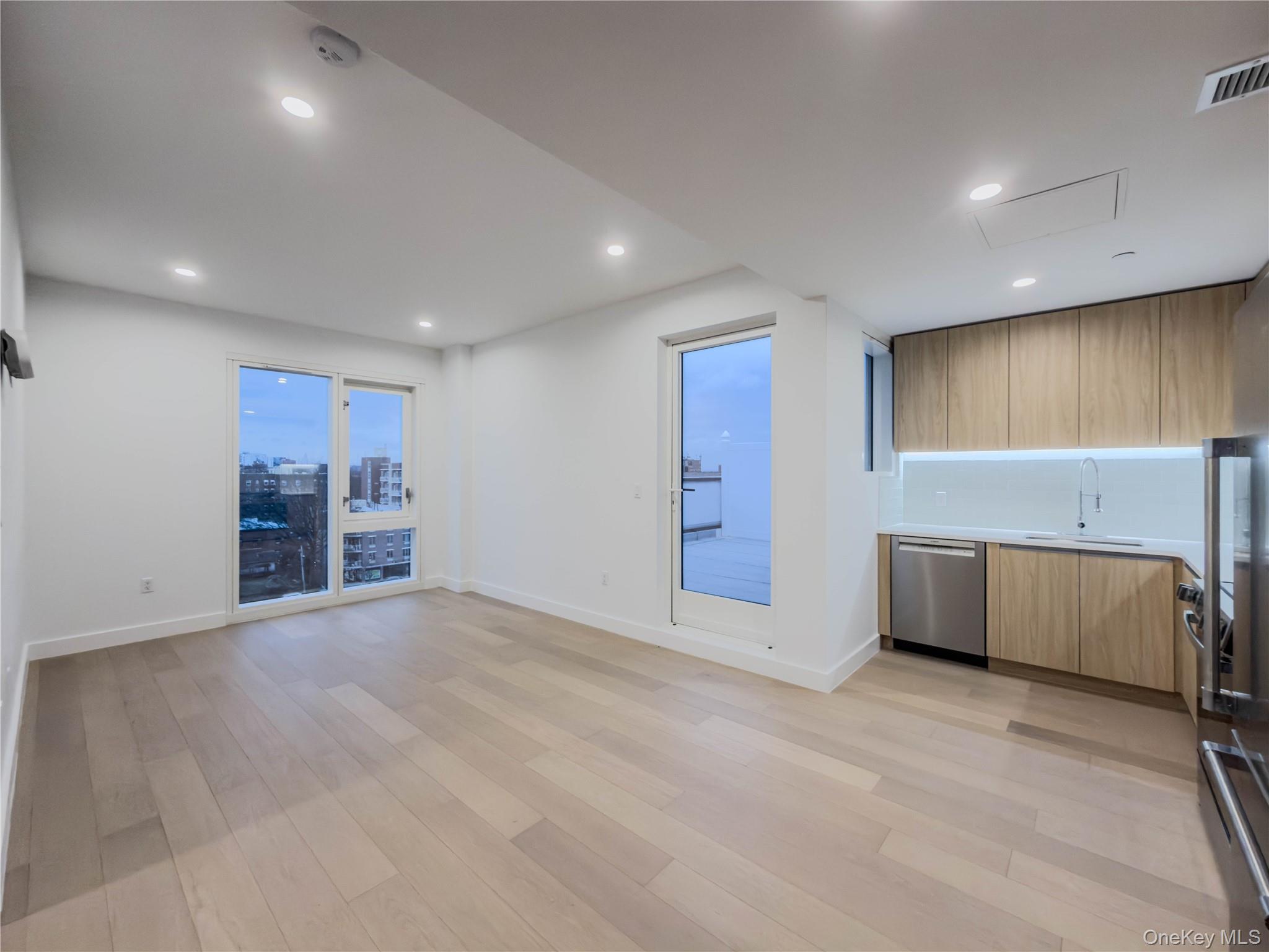 150-02 Northern Boulevard # 6E, Flushing, NY 11354