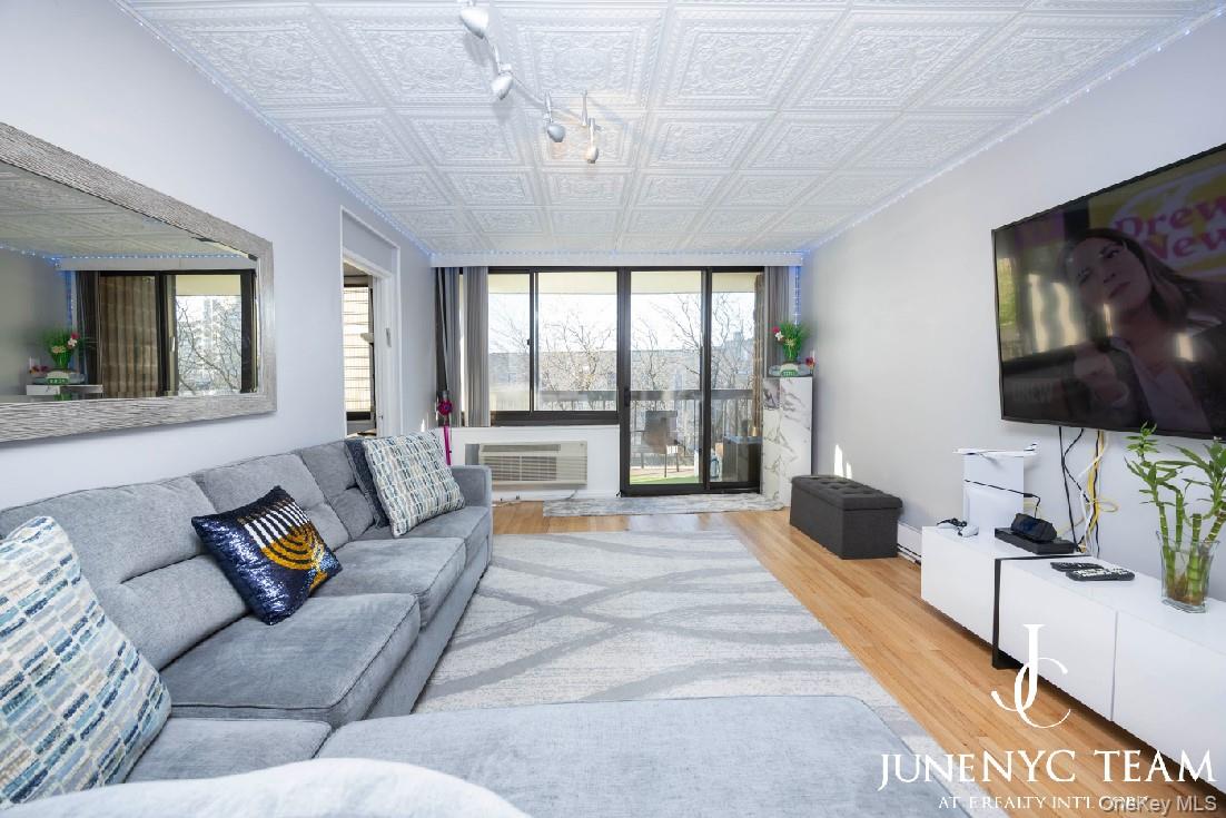 152-18 Union Turnpike # 204K, Flushing, NY 11367