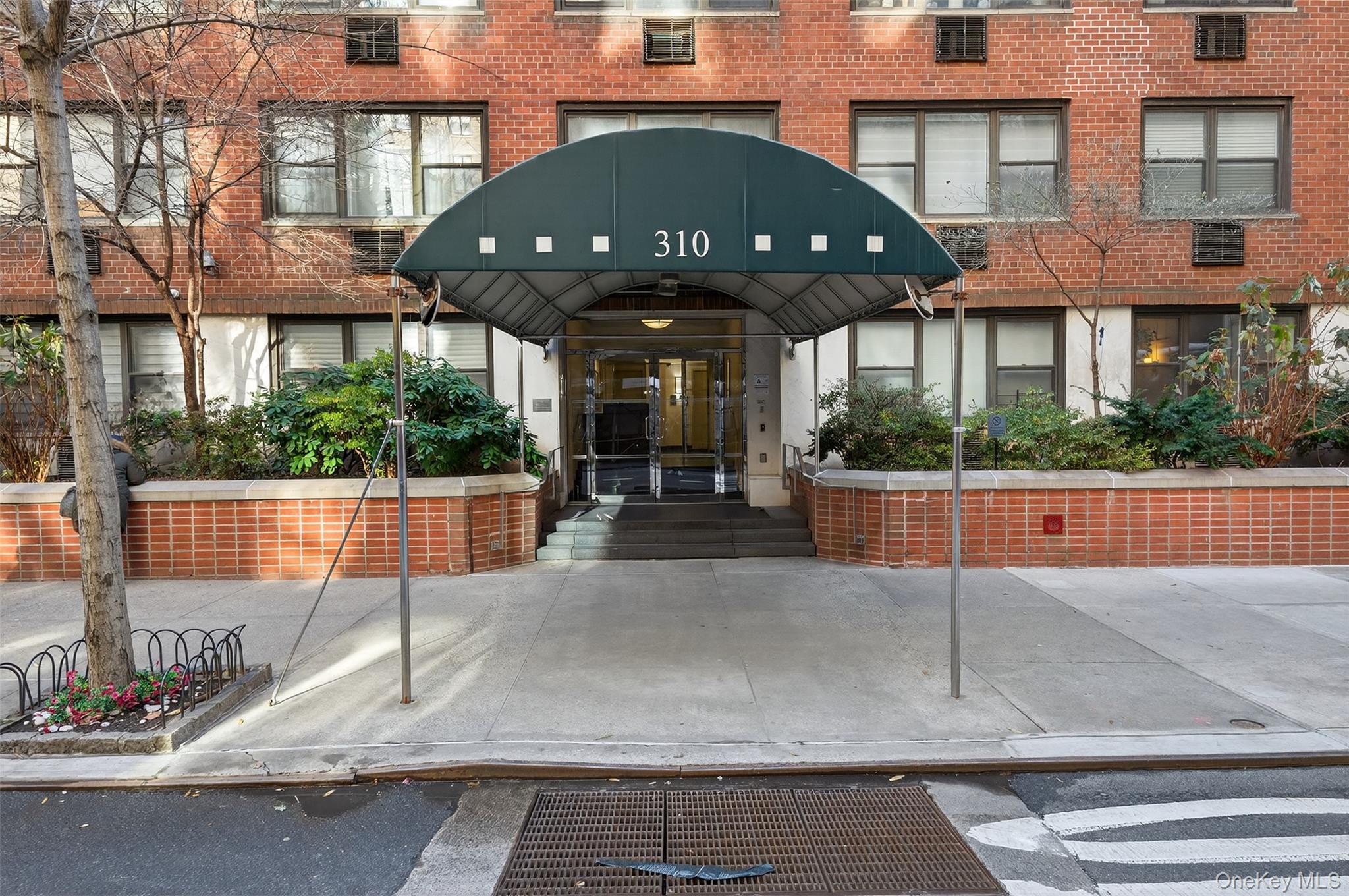 310 E 49th Street # 7-B, New York (Manhattan), NY 10017