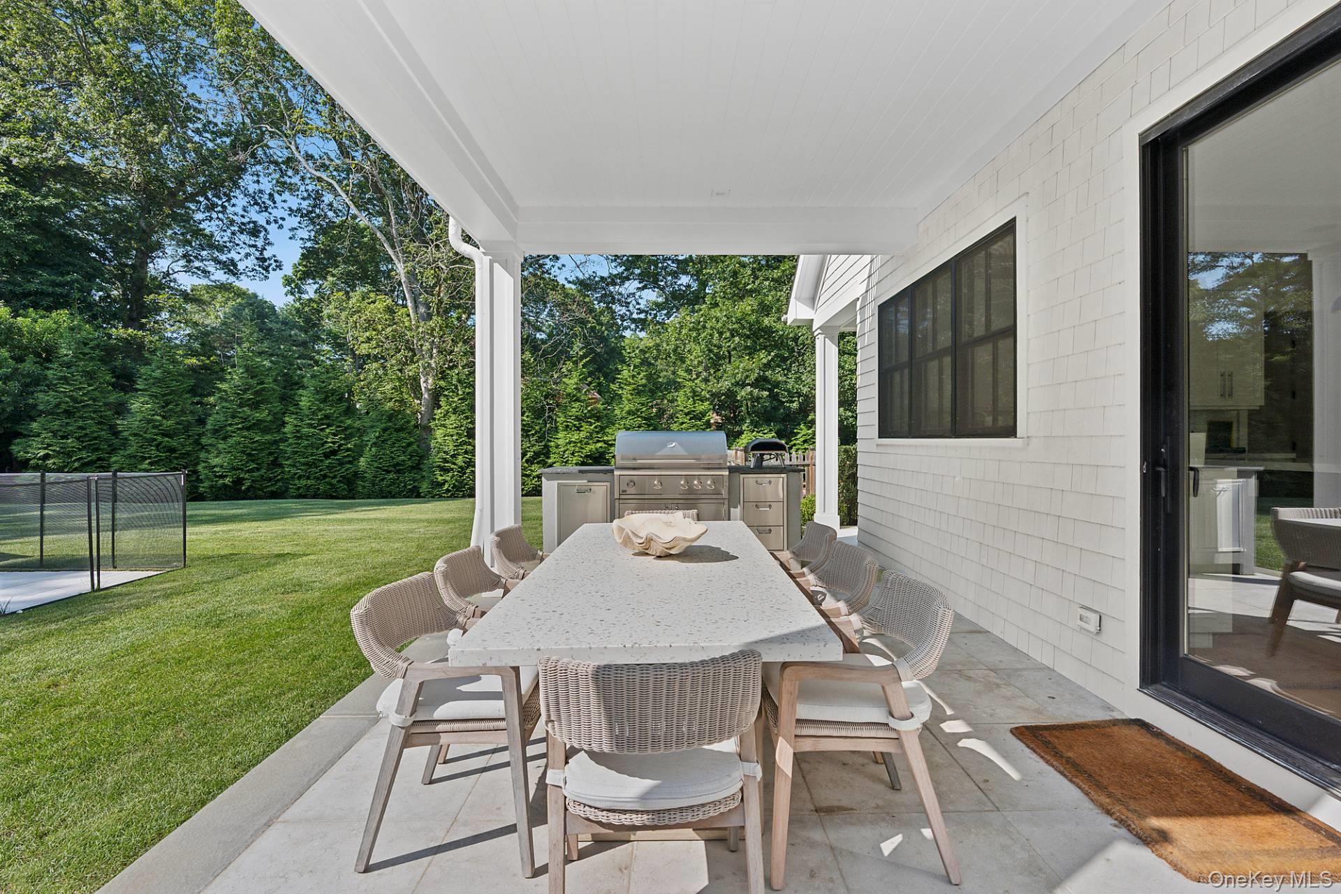 17 White Oak Lane, Southampton, NY 11968