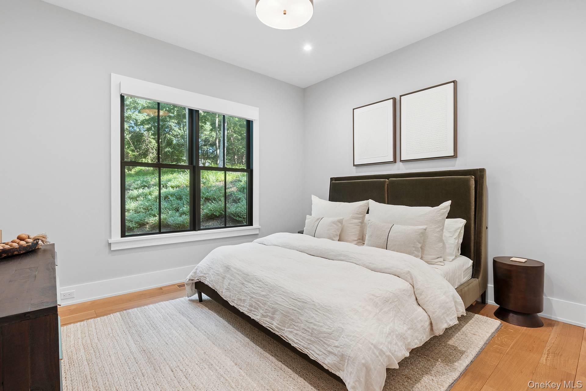 17 White Oak Lane, Southampton, NY 11968