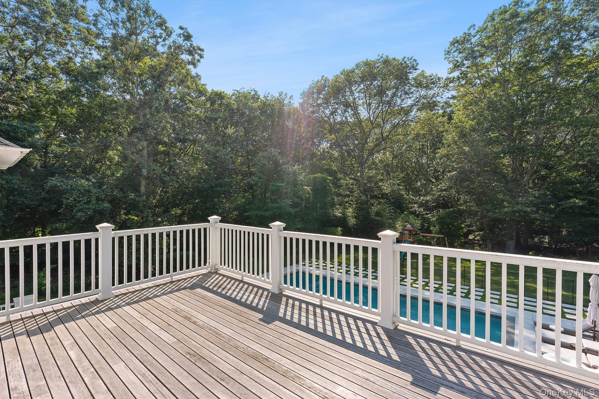 17 White Oak Lane, Southampton, NY 11968