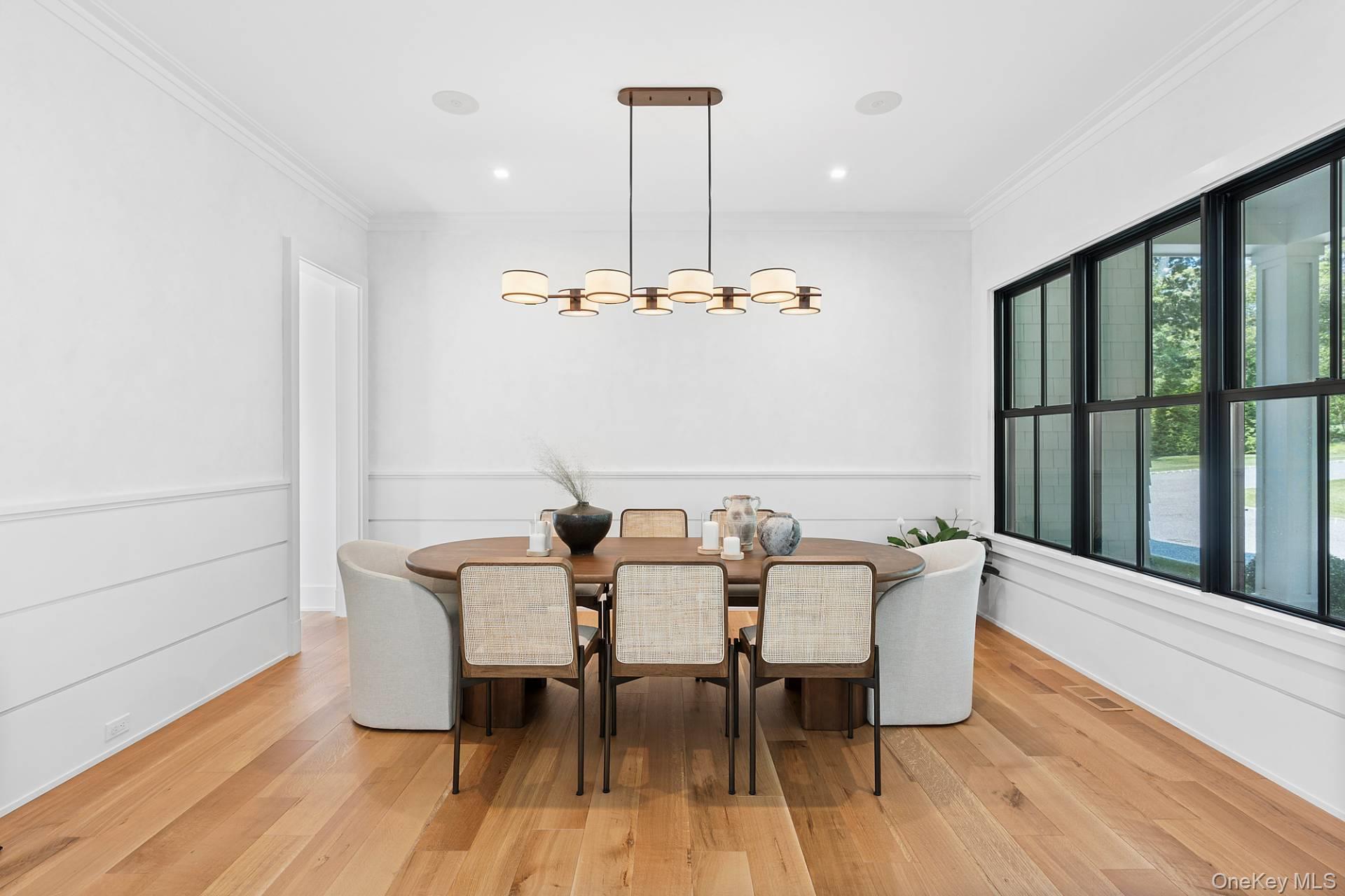 17 White Oak Lane, Southampton, NY 11968