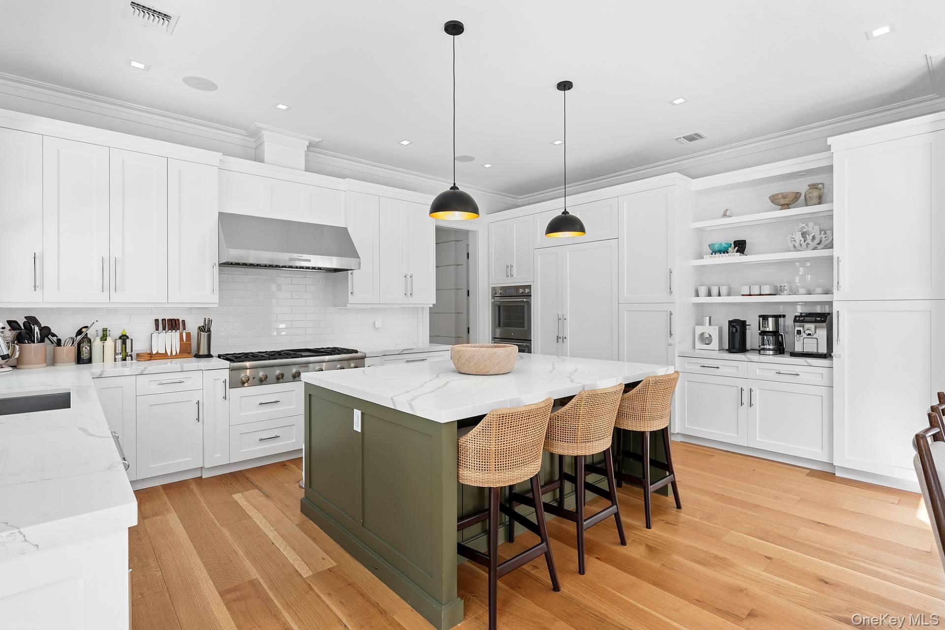 17 White Oak Lane, Southampton, NY 11968