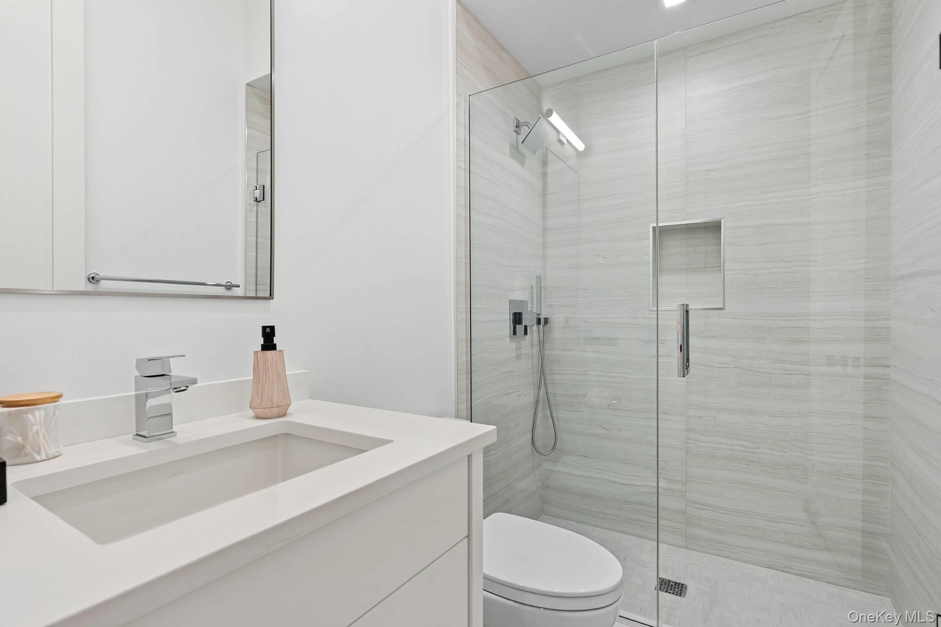 17 White Oak Lane, Southampton, NY 11968